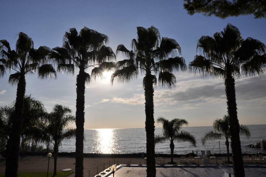 Апартаменты Garage, Piscina, Accesso A Mare E Pista Ciclabile Санремо Экстерьер фото