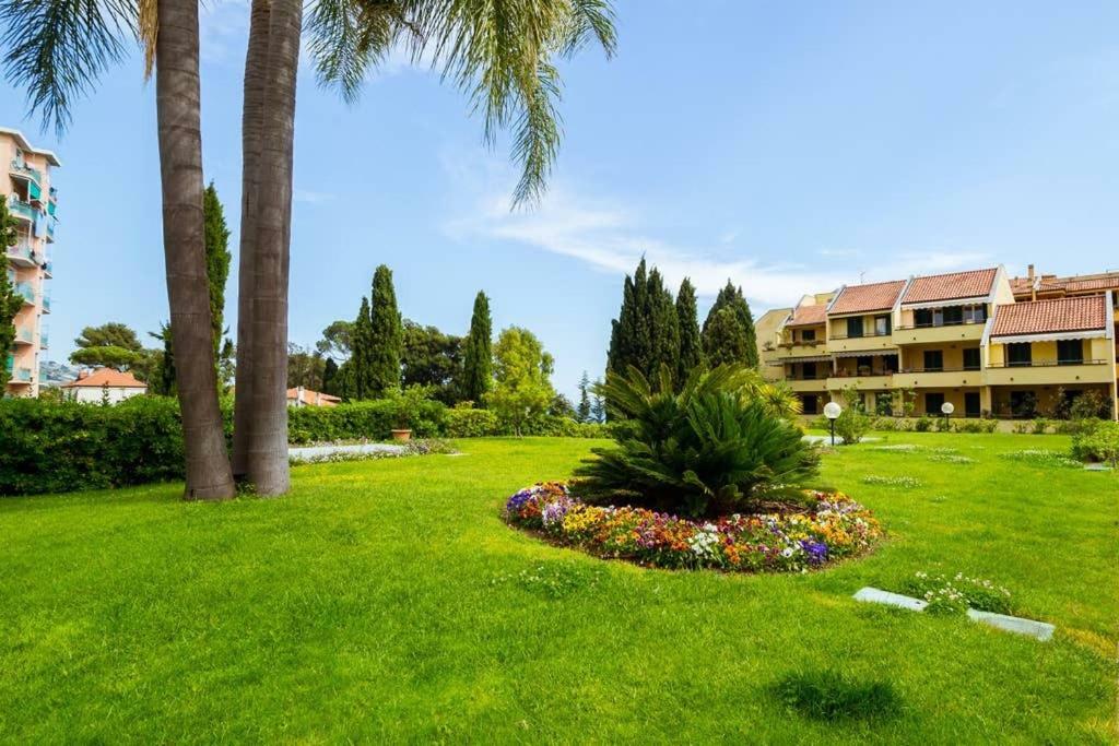 Апартаменты Garage, Piscina, Accesso A Mare E Pista Ciclabile Санремо Экстерьер фото